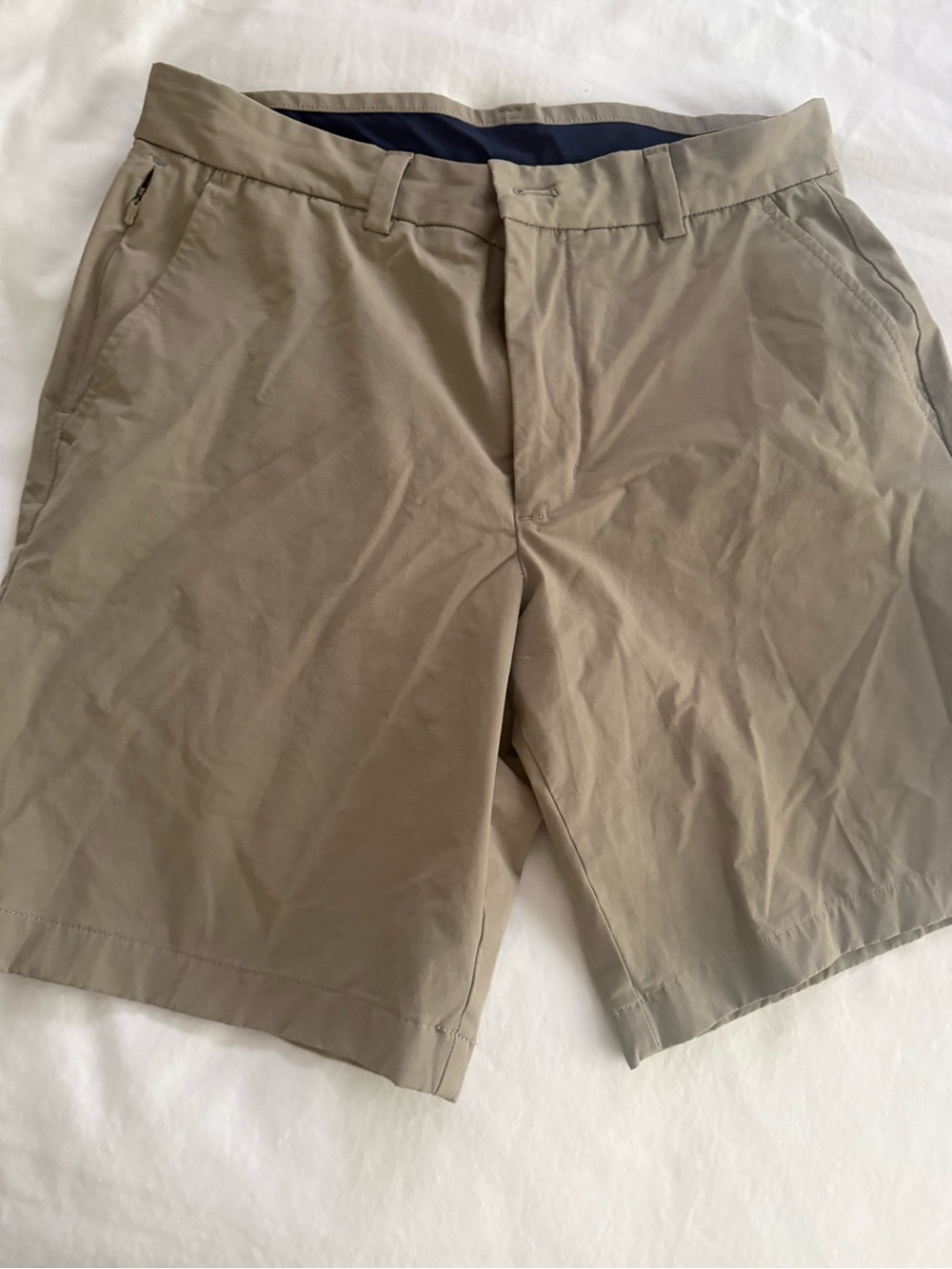 Vineyard Vines Men's Tan Flat-Front Performance Shorts